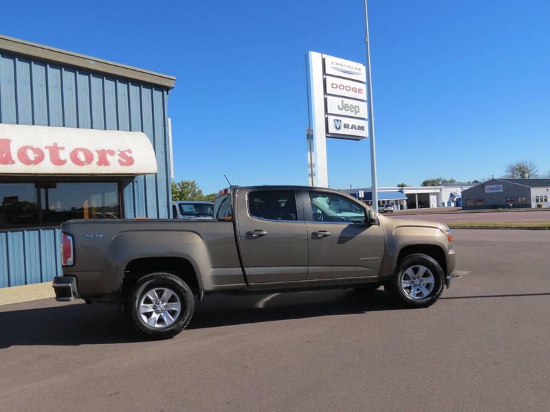 2015 GMC Canyon SLE 4x4 4dr Crew Cab 5 ft. SBImage 1