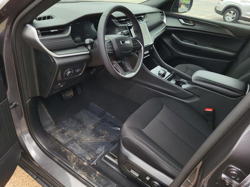 2024 Jeep Grand Cherokee L LaredoImage 26