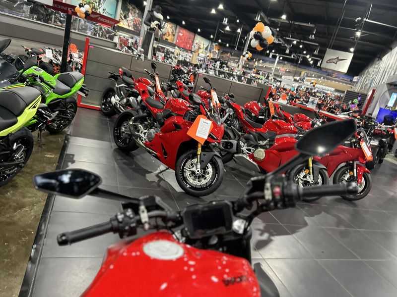 New 2025 Ducati DIAVEL V4 Image 10