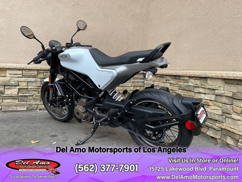 2023 HUSQVARNA VITPILEN 401  in a WHITE exterior color. Del Amo Motorsports of Los Angeles (562) 262-9181 delamomotorsports.com 