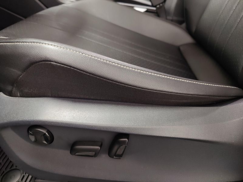 Used 2022 Volkswagen Tiguan SE AWD w/SunroofImage 17