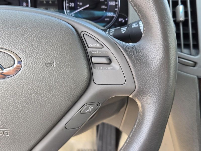 Used 2011 INFINITI G37 2dr Base
