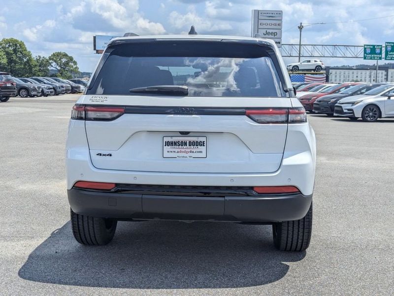 2024 Jeep Grand Cherokee Altitude 4x4Image 4