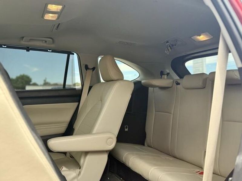 2021 Toyota Highlander XLEImage 13