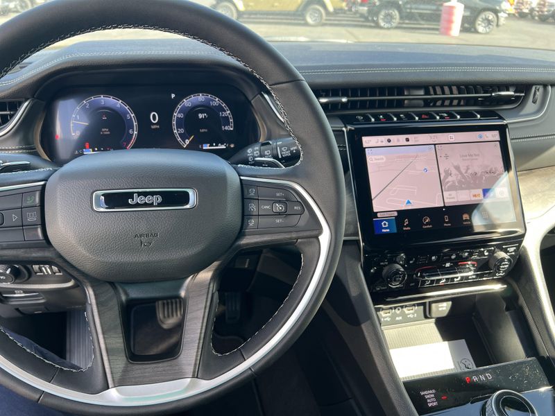 New 2025 Jeep Grand Cherokee L Limited 4x4Image 20