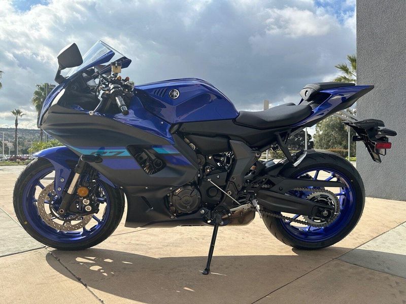 Used 2024 Yamaha YZF-R7 CA Image 6
