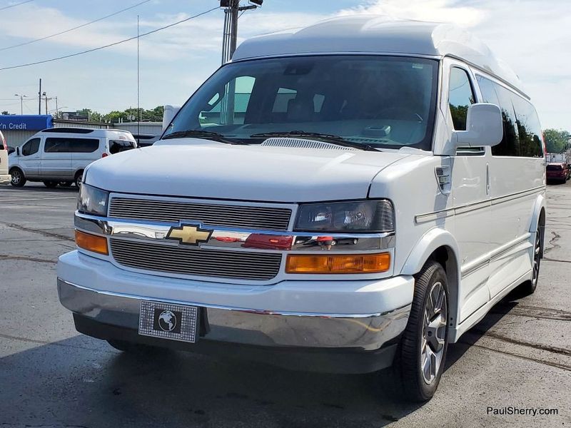 2022 Chevrolet Express Cargo Image 2