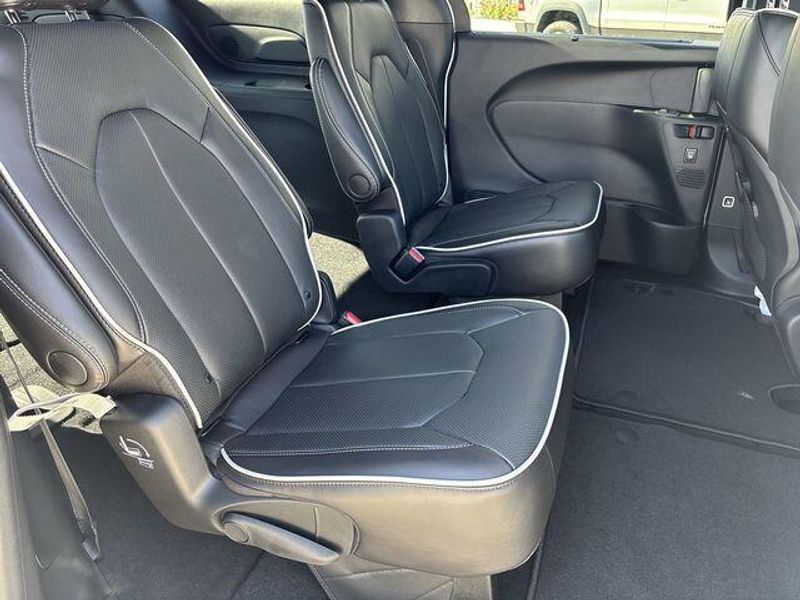 New 2026 Chrysler Pacifica LimitedImage 14