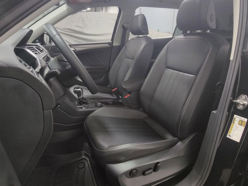 Used 2022 Volkswagen Tiguan SE AWD w/SunroofImage 12