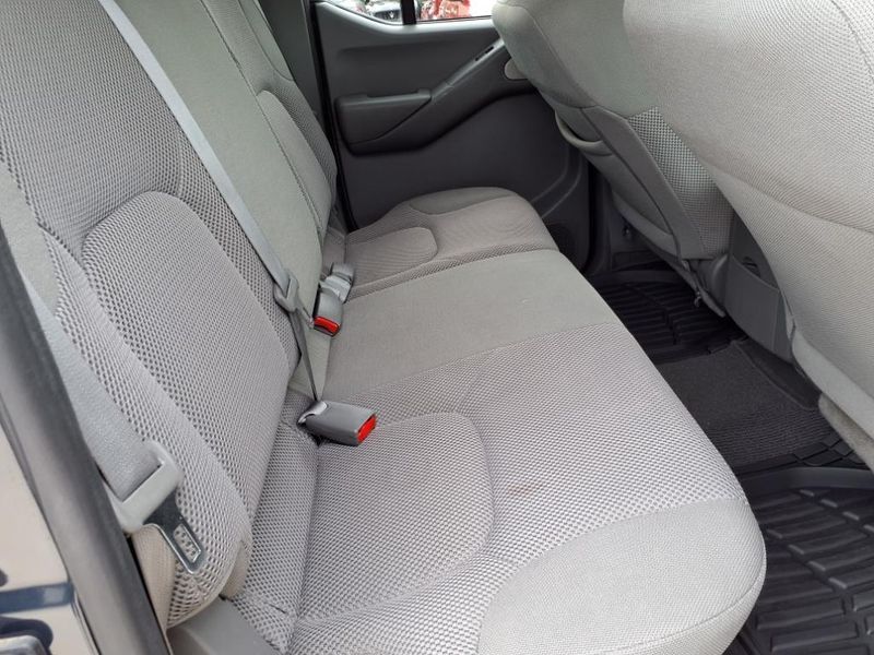 2019 Nissan Frontier SVImage 9