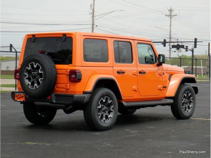 2025 Jeep Wrangler 4-door SaharaImage 9