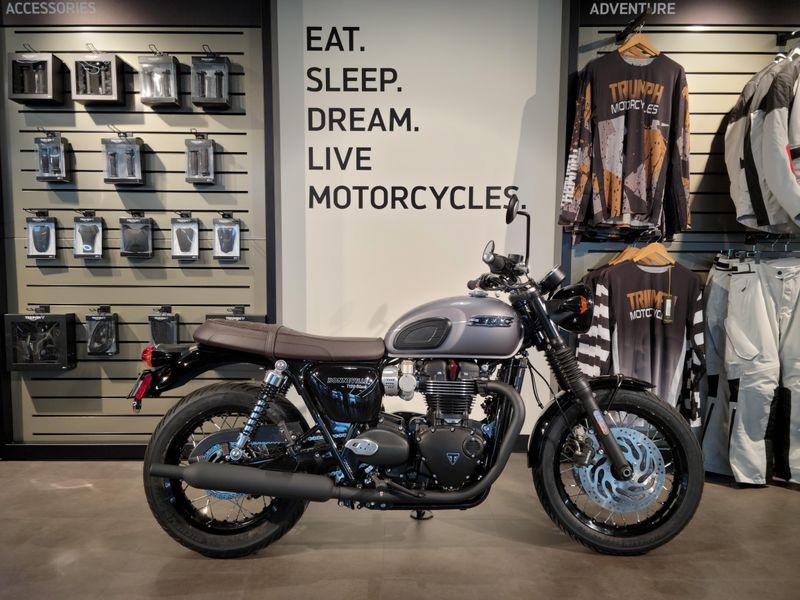 2025 Triumph BONNEVILLE T120 BLACK 
