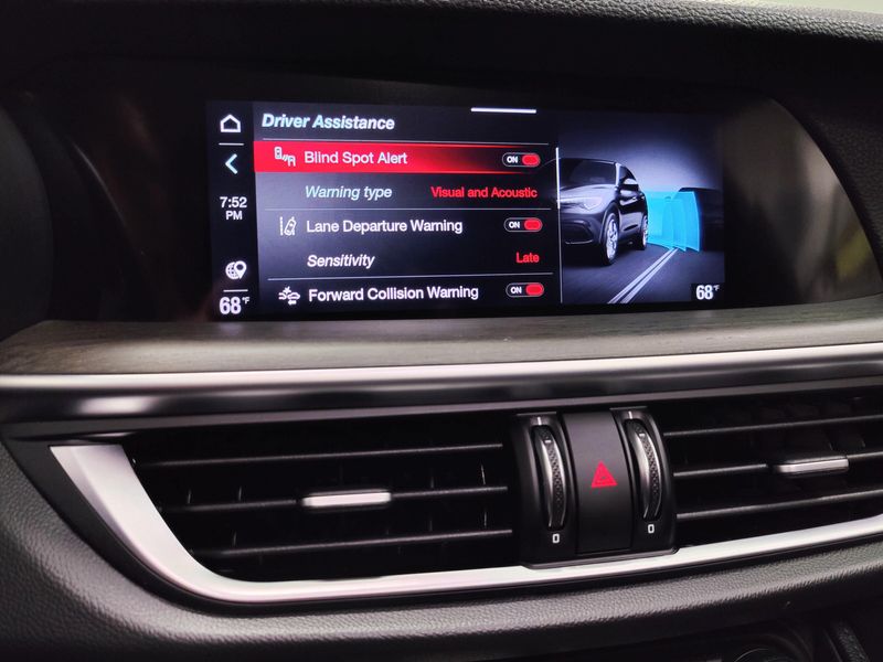 Used 2022 Alfa Romeo Stelvio Ti AWD w/Sunroof & NavImage 8
