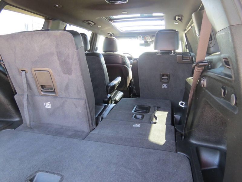 Used 2024 Jeep Grand Cherokee L Limited 4x4 4dr SUVImage 12