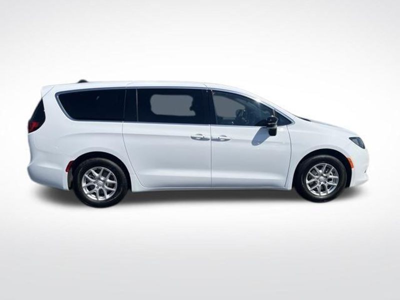 2026 Chrysler Voyager Lx