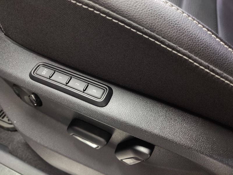 Used 2024 Volkswagen Atlas SEL AWD w/Sunroof & NavigationImage 18