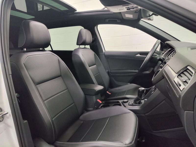Used 2021 Volkswagen Tiguan SE AWD R-Line Black w/SunroofImage 6