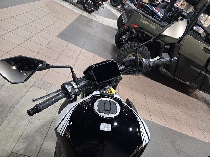 NEW 2026 KAWASAKI Z900 ABS Image 9
