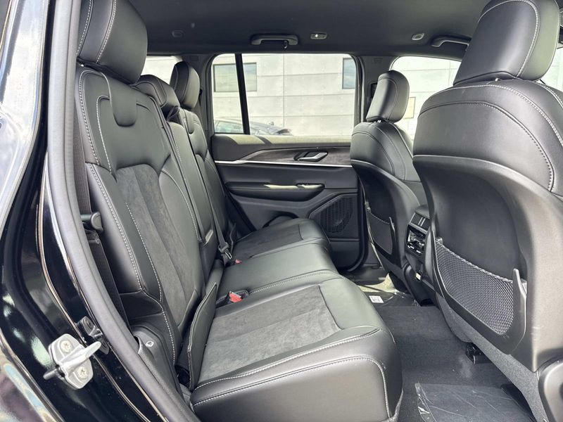 New 2026 Jeep Grand Cherokee Laredo Altitude 4x4