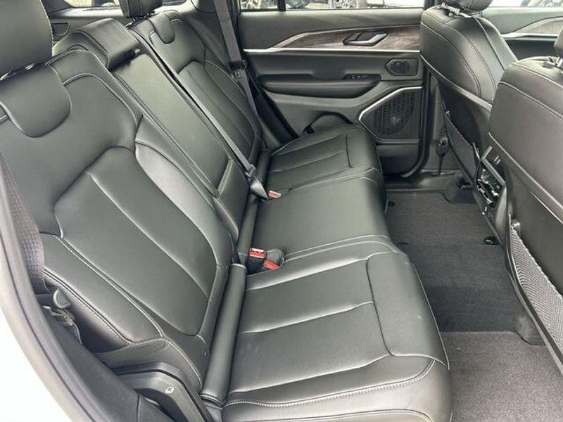 New 2026 Jeep Grand Cherokee Limited 4x2Image 14