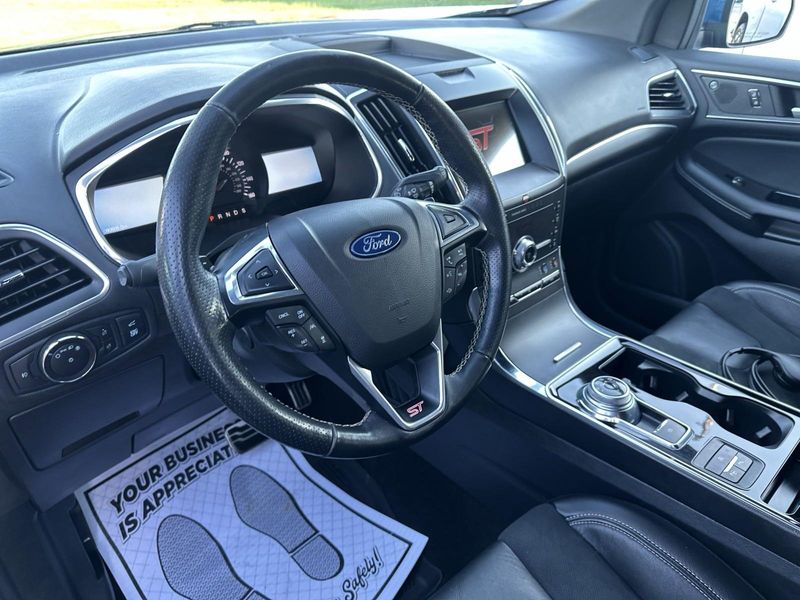 2020 Ford Edge STImage 20