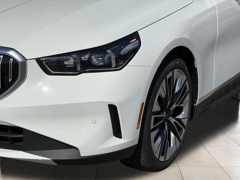 2025 BMW i5 eDrive40Image 11