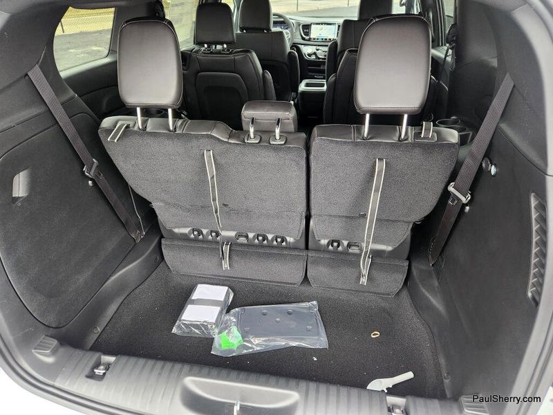 New 2026 Chrysler Voyager Lx