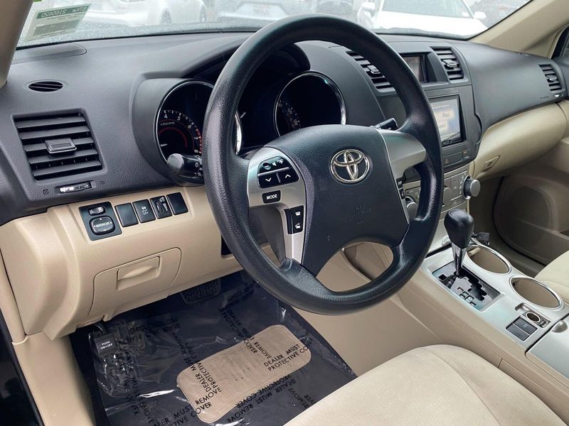 2012 Toyota Highlander BaseImage 18