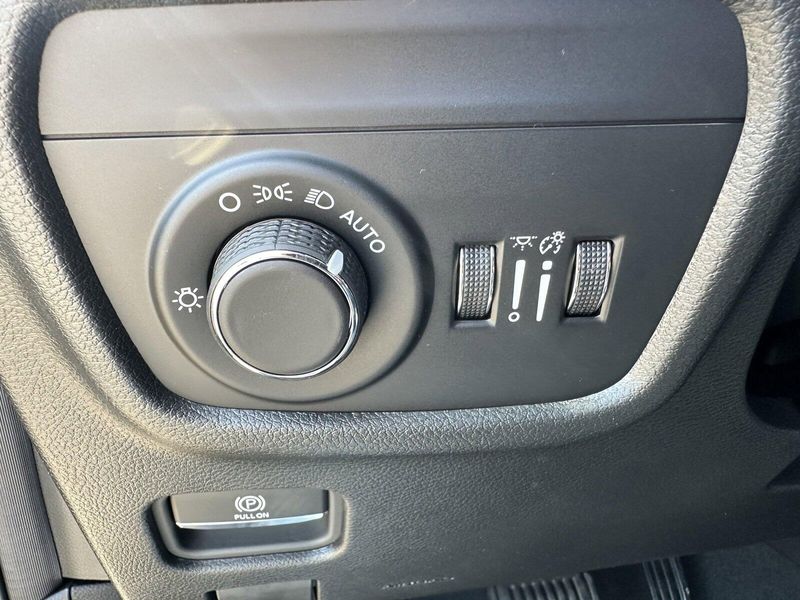 2024 Jeep Grand Cherokee L Altitude XImage 16