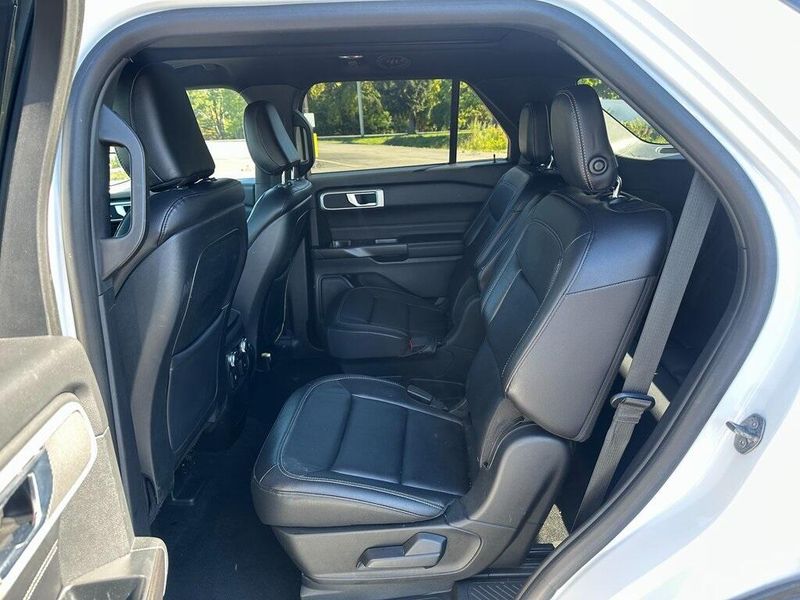 2020 Ford Explorer XLT photo 18