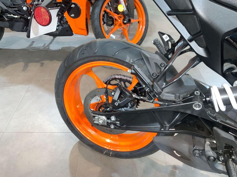 New 2024 KTM 250 DUKE Image 11