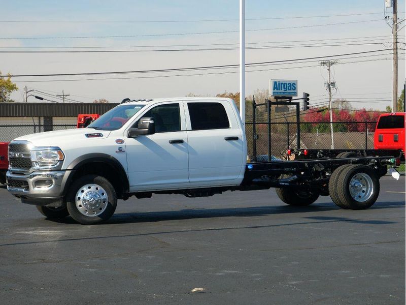 2024 RAM 5500 Tradesman Chassis Crew Cab 4x4 84