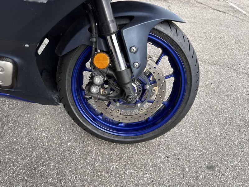 Used 2022 Yamaha YZF R7 Image 10