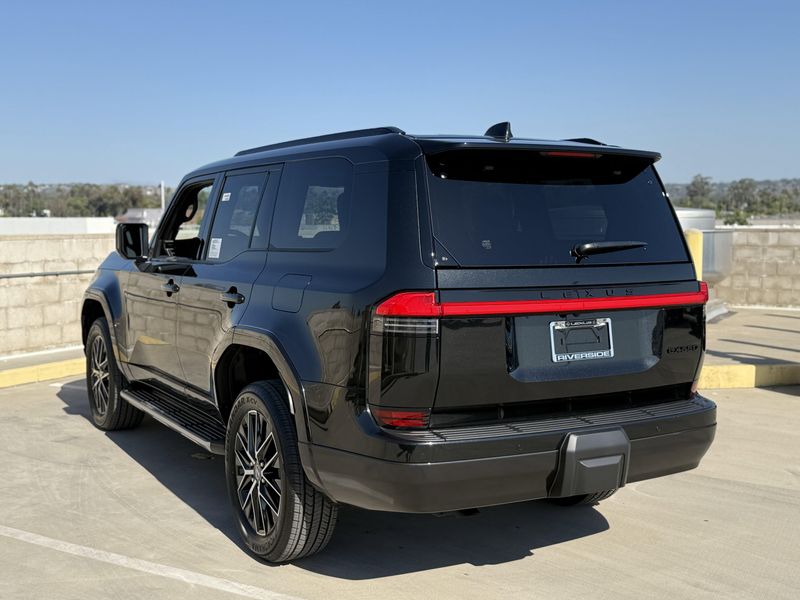 2025 Lexus GX Image 10