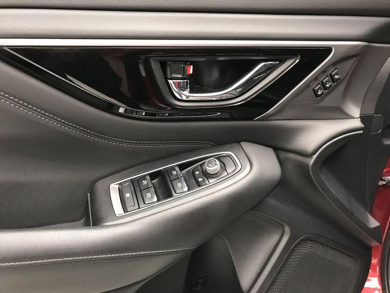 Used 2021 Subaru Outback LimitedImage 3