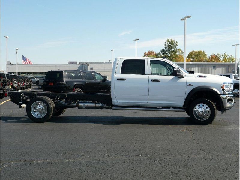 2024 RAM 5500 Tradesman Chassis Crew Cab 4x4 84