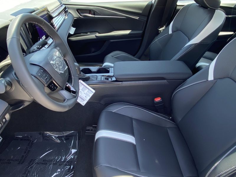 New 2025 Toyota Camry SEImage 14