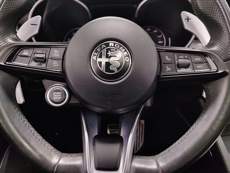 Used 2023 Alfa Romeo Stelvio Veloce AWD w/Sunroof & NavImage 28