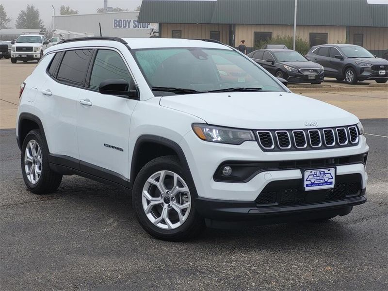 2025 Jeep Compass Latitude 4x4Image 1