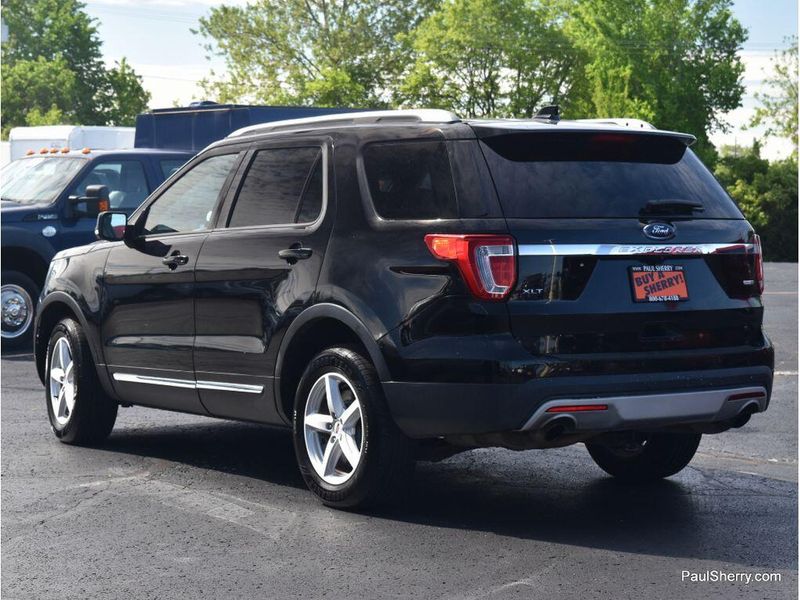 2016 Ford Explorer XLTImage 9