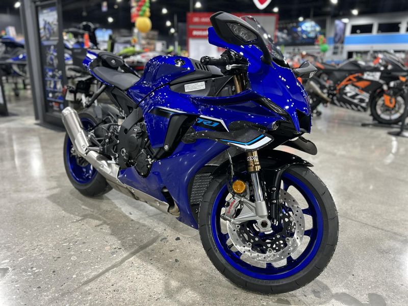 New 2025 Yamaha YZF-R1 
