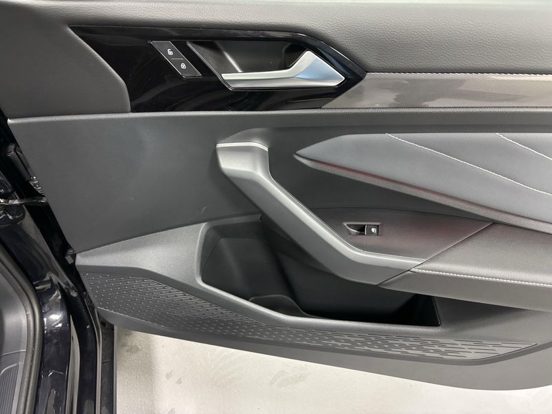 2025 Volkswagen Jetta SEL photo 9