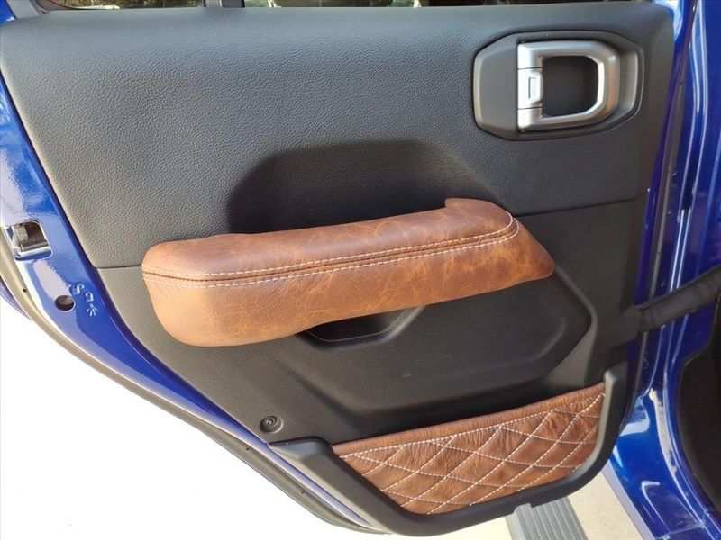 Used 2019 Jeep Wrangler Unlimited SaharaImage 15