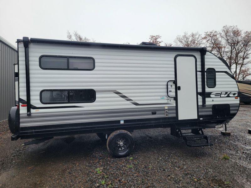 Used 2023 FOREST RIVER EVO 176 QB Image 2