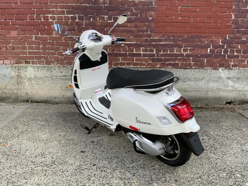 New 2027 Vespa GTS 310 SUPER 