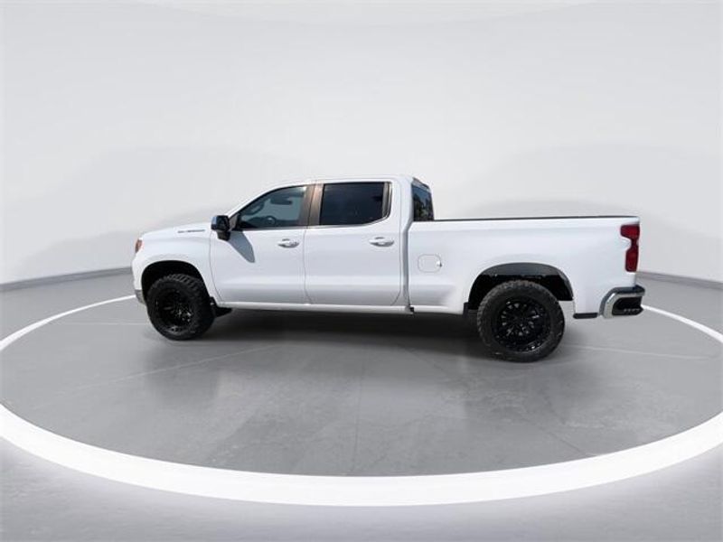 2022 Chevrolet Silverado LT photo 5