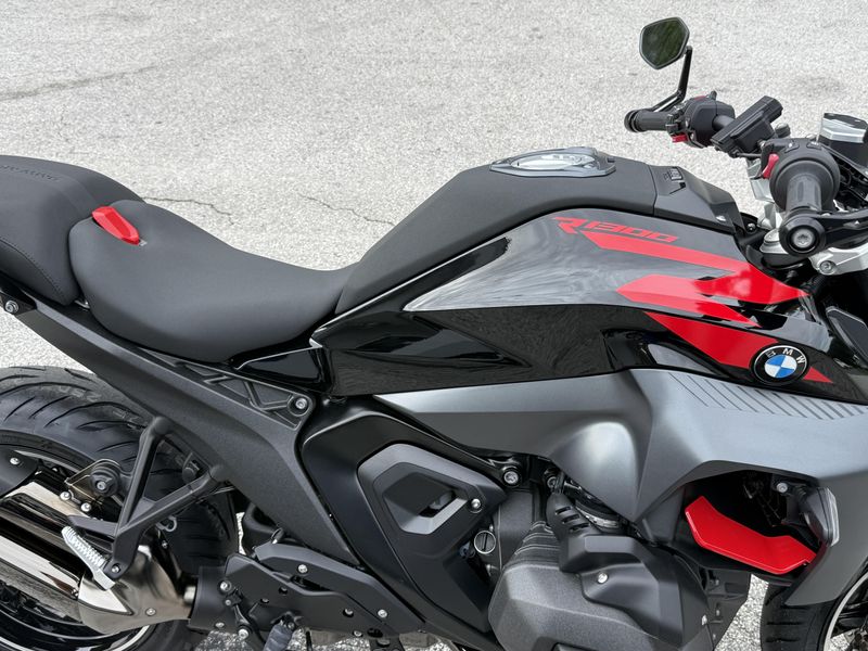 2026 BMW R 1300 R