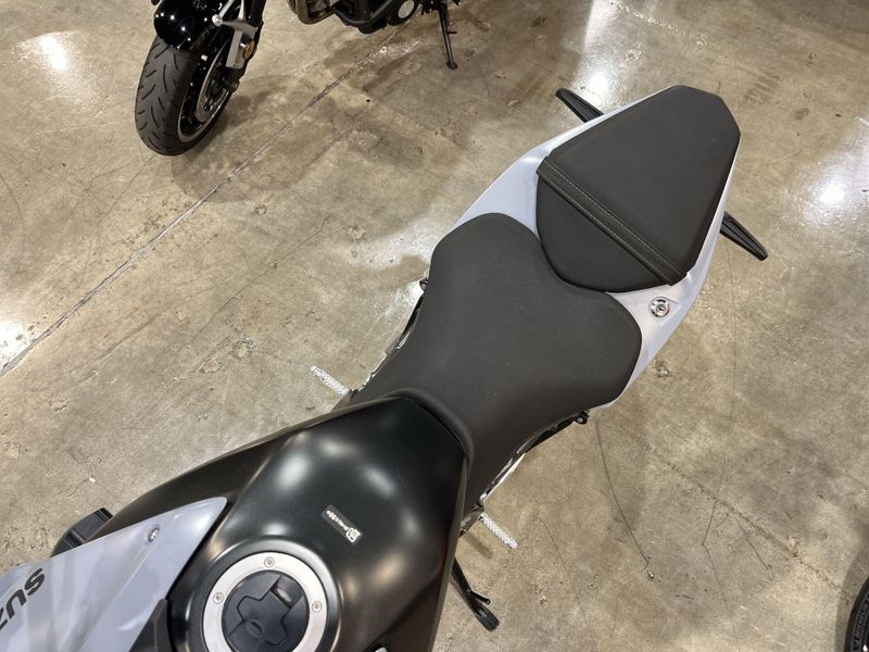Used 2024 Suzuki GSX-8S CA Image 12