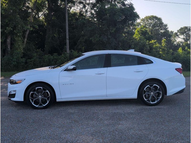 Used 2024 Chevrolet Malibu LTImage 2