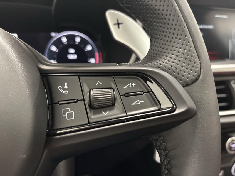 New 2025 Alfa Romeo Stelvio AwdImage 18
